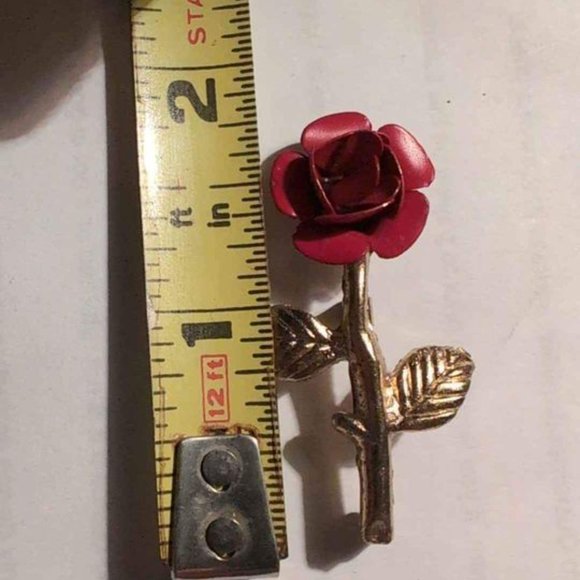 Vtg Single Red Metal Rose Petals w Gold Tone Stem Lapel Pin Flower Brooch - Picture 4 of 5